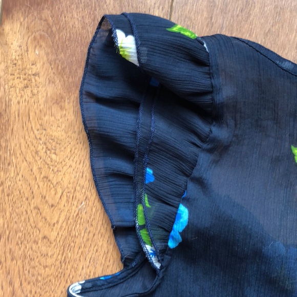 Hollister Navy Blue Floral Top Medium - Picture 6 of 6